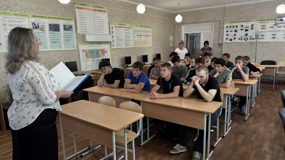 Сегодня в ТО ГКУ «РЦЗН ЛНР» в Беловодском районе состоялся профориентационный семинар в ГБ ПОО ЛНР "Казачий кадетский профессиональный колледж им. П.Л. Дремова", который стал частью Республиканской декады «День карьеры» Сегодня в ТО ГКУ «РЦЗН ЛНР» в Беловодском районе состоялся профориентационный семинар в ГБ ПОО ЛНР "Казачий кадетский профессиональный колледж им. П.Л. Дремова", который стал частью Республиканской декады «День карьеры»