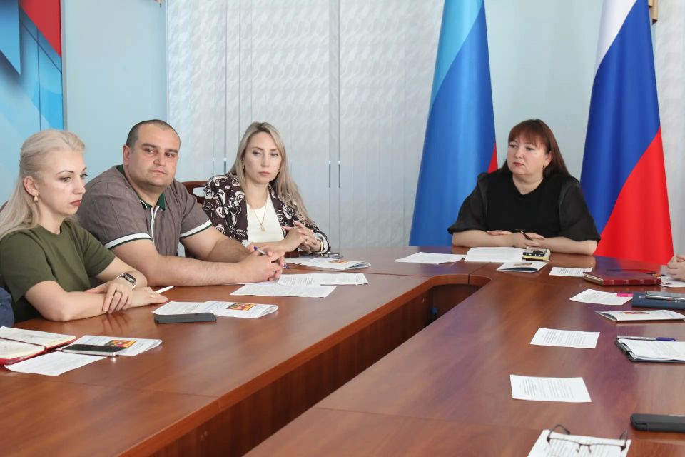В Краснодоне прошло заседание по вопросам гармонизации межнациональных (межэтнических) и этно-конфессиональных отношений В Краснодоне прошло заседание по вопросам гармонизации межнациональных (межэтнических) и этно-конфессиональных отношений