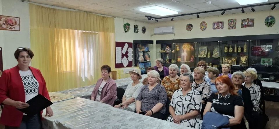 Сегодня, 21 мая, в здании филиала №1 «Краснолучский краеведческий музей» МБУ «Музейный комплекс боевой славы на реке Миус» для слушателей Университета третьего возраста ГУ ЛНР «ККЦСОН» состоялся тематический час "Герои труда... Сегодня, 21 мая, в здании филиала №1 «Краснолучский краеведческий музей» МБУ «Музейный комплекс боевой славы на реке Миус» для слушателей Университета третьего возраста ГУ ЛНР «ККЦСОН» состоялся тематический час "Герои труда...