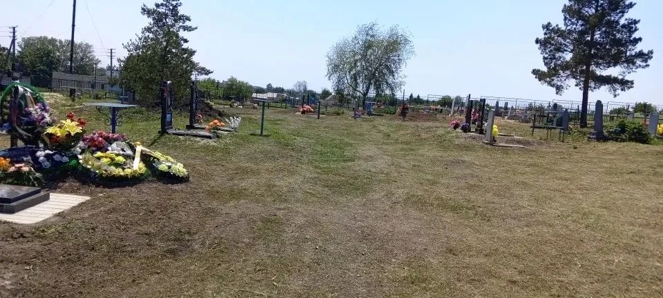 Сегодня в селе Воеводское провели уборку кладбища Сегодня в селе Воеводское провели уборку кладбища