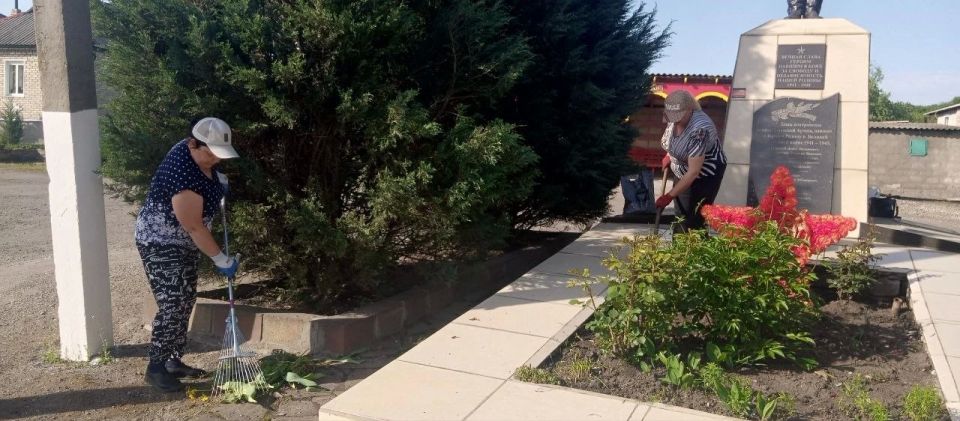 Поселок Городище становится краше благодаря субботникам Поселок Городище становится краше благодаря субботникам