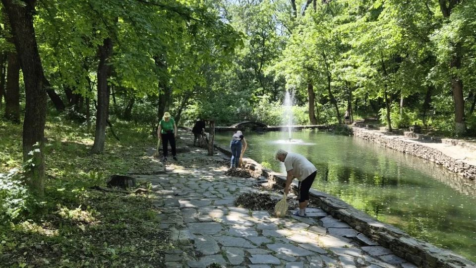 Сегодня городской парк культуры и отдыха наполнился особой атмосферой единства и заботы о природе Сегодня городской парк культуры и отдыха наполнился особой атмосферой единства и заботы о природе