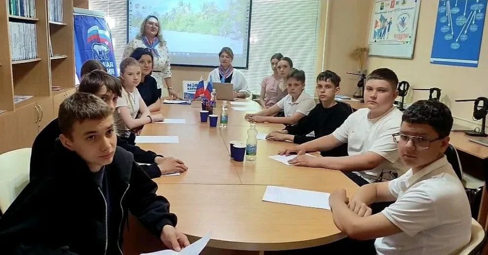 В Молодежном клубе «ПРОФ_ориентир» при ТО ГКУ «РЦЗН ЛНР» в Беловодском районе состоялось заседание на тему «Меры государственной поддержки для несовершеннолетних»