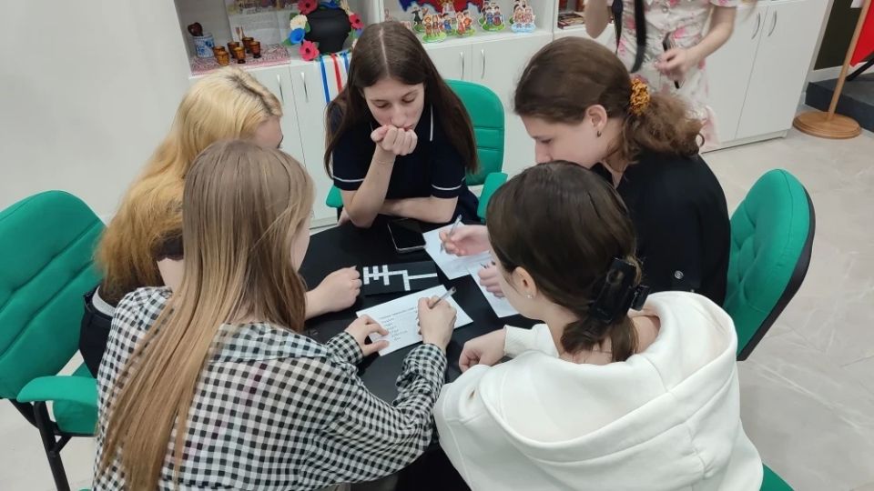 22 мая, в преддверии Дня славянской письменности и культуры, в Перевальской модельной библиотеке «Библиопортал» в рамках культурно-просветительского центра «Русская грамота» прошел познавательный час «Кто знает «Аз» да... 22 мая, в преддверии Дня славянской письменности и культуры, в Перевальской модельной библиотеке «Библиопортал» в рамках культурно-просветительского центра «Русская грамота» прошел познавательный час «Кто знает «Аз» да...