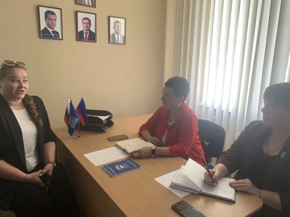 Депутаты Совета Луганска провели тематический прием граждан Депутаты Совета Луганска провели тематический прием граждан