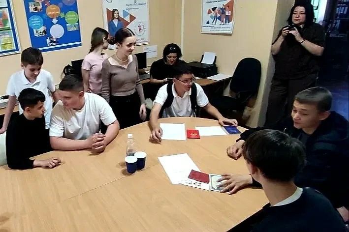 В Молодежном клубе «ПРОФ_ориентир» при ТО ГКУ «РЦЗН ЛНР» в Беловодском районе состоялось заседание на тему «Меры государственной поддержки для несовершеннолетних» В Молодежном клубе «ПРОФ_ориентир» при ТО ГКУ «РЦЗН ЛНР» в Беловодском районе состоялось заседание на тему «Меры государственной поддержки для несовершеннолетних»