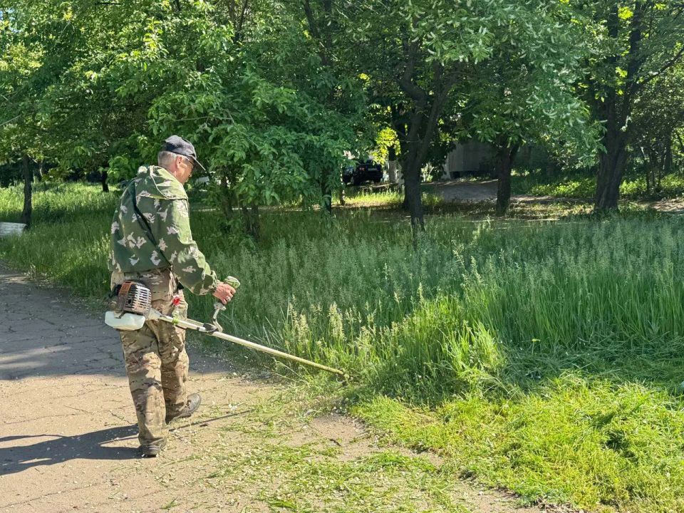 В округе продолжаются работы по благоустройству территории В округе продолжаются работы по благоустройству территории