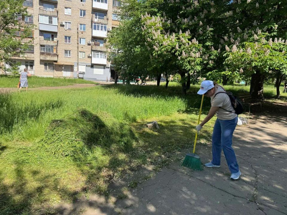 В округе продолжаются работы по благоустройству территории В округе продолжаются работы по благоустройству территории