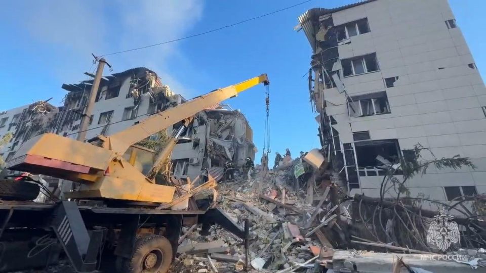18 детей могут оставаться под завалами общежития колледжа в Старобельске, заявила Мария Львова-Белова