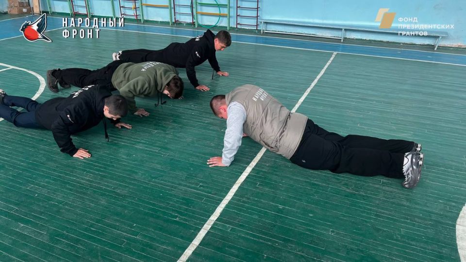 Молодёжка из Стаханова провела тренировку Молодёжка из Стаханова провела тренировку