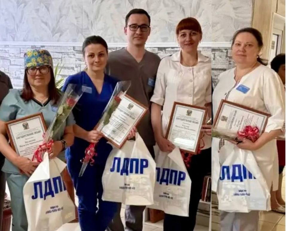 Их улыбки возвращают надежду, их руки снимают боль, их слова лечат и дарят уверенность в выздоровлении Их улыбки возвращают надежду, их руки снимают боль, их слова лечат и дарят уверенность в выздоровлении