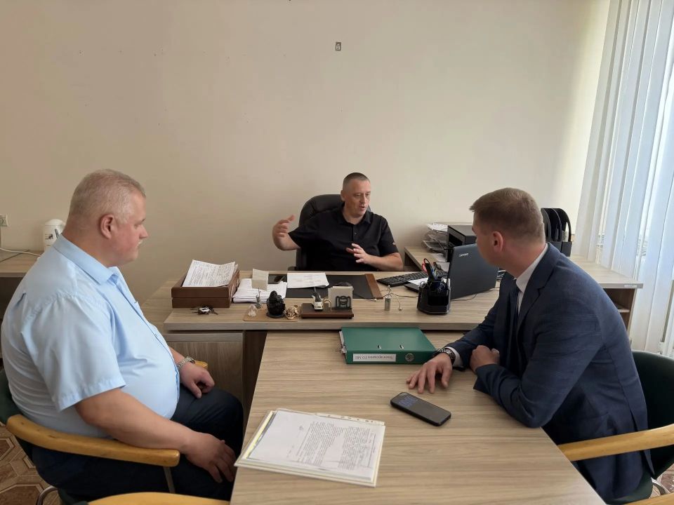 Алексей Белецкий встретился с коллективом Луганского центра стандартизации и метрологии Алексей Белецкий встретился с коллективом Луганского центра стандартизации и метрологии