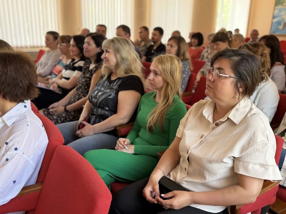 Алексей Белецкий встретился с коллективом Луганского центра стандартизации и метрологии Алексей Белецкий встретился с коллективом Луганского центра стандартизации и метрологии