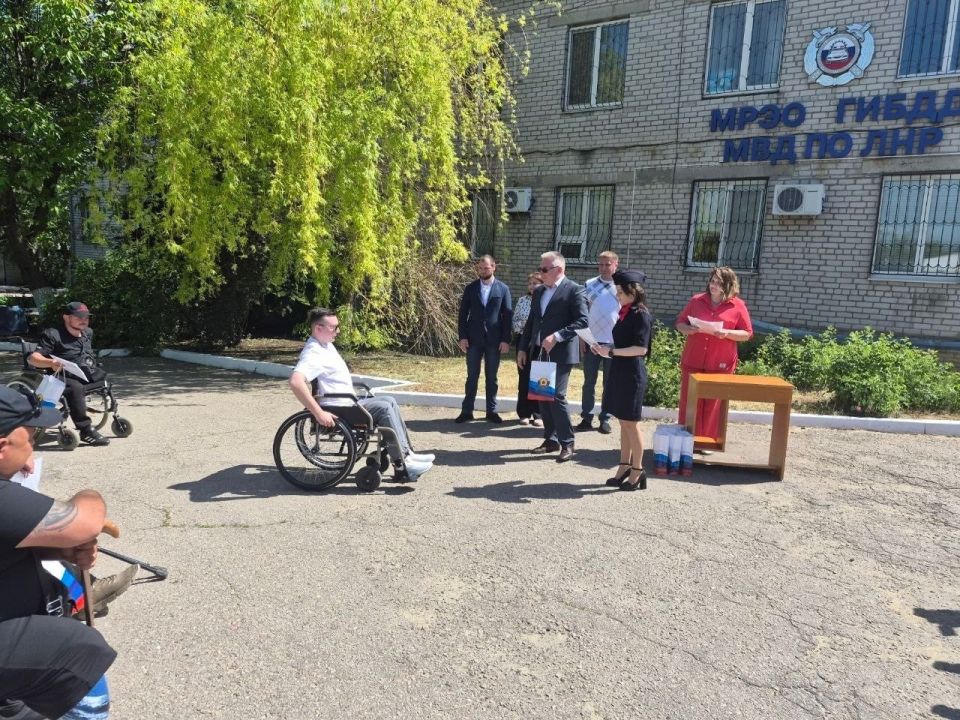 Свобода движения: ветераны СВО в ЛНР получили водительские права! Свобода движения: ветераны СВО в ЛНР получили водительские права!