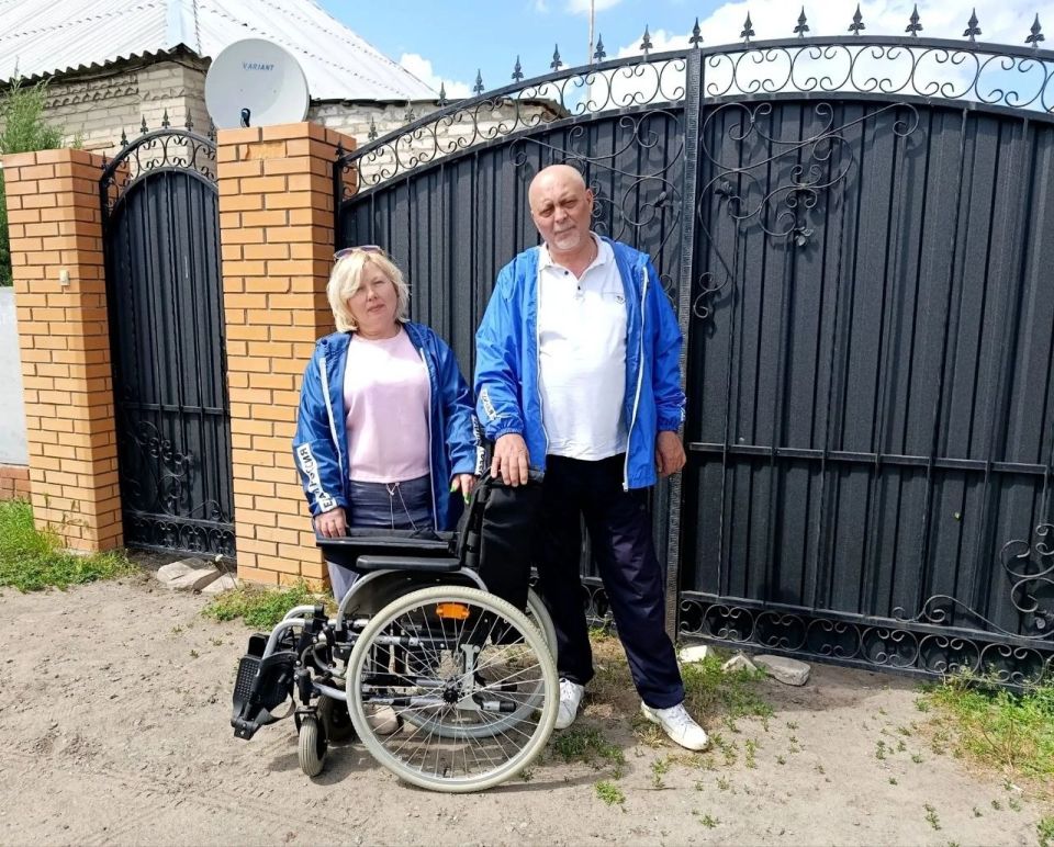 С заботой о каждом: северодонецкие единороссы исполнили просьбу 95-летней жительницы С заботой о каждом: северодонецкие единороссы исполнили просьбу 95-летней жительницы