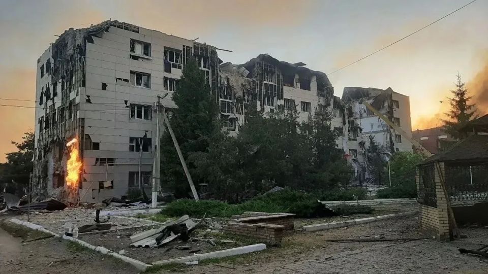 WarGonzo: Дрон ВСУ ударил по общежитию с детьми в ЛНР – спасатели достают подростков из-под завалов WarGonzo: Дрон ВСУ ударил по общежитию с детьми в ЛНР – спасатели достают подростков из-под завалов