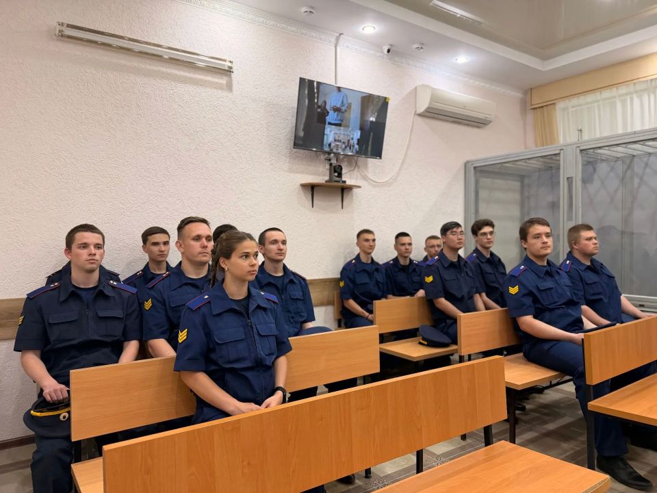 В рамках профориентационной работы и повышения правовой грамотности будущих специалистов Верховный Суд Луганской Народной Республики посетили курсанты 3 курса Луганской Академии Следственного комитета Российской Федерации В рамках профориентационной работы и повышения правовой грамотности будущих специалистов Верховный Суд Луганской Народной Республики посетили курсанты 3 курса Луганской Академии Следственного комитета Российской Федерации