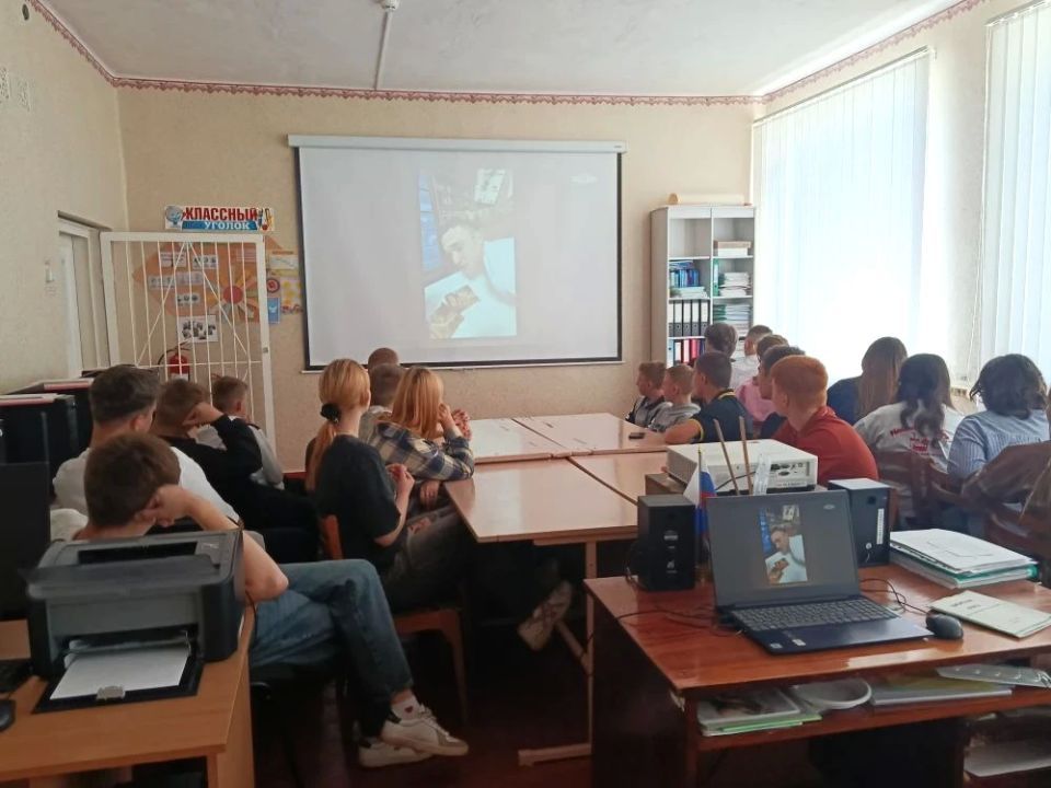 В Новоахтырской школе для подростков прошёл показ документального фильма Андрея Медведева «Предательство» В Новоахтырской школе для подростков прошёл показ документального фильма Андрея Медведева «Предательство»