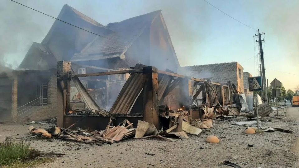 Трагедия в Старобельске: боевики ВФУ ударили по зданию профколледжа ЛГПУ, ранены 35 человек Трагедия в Старобельске: боевики ВФУ ударили по зданию профколледжа ЛГПУ, ранены 35 человек