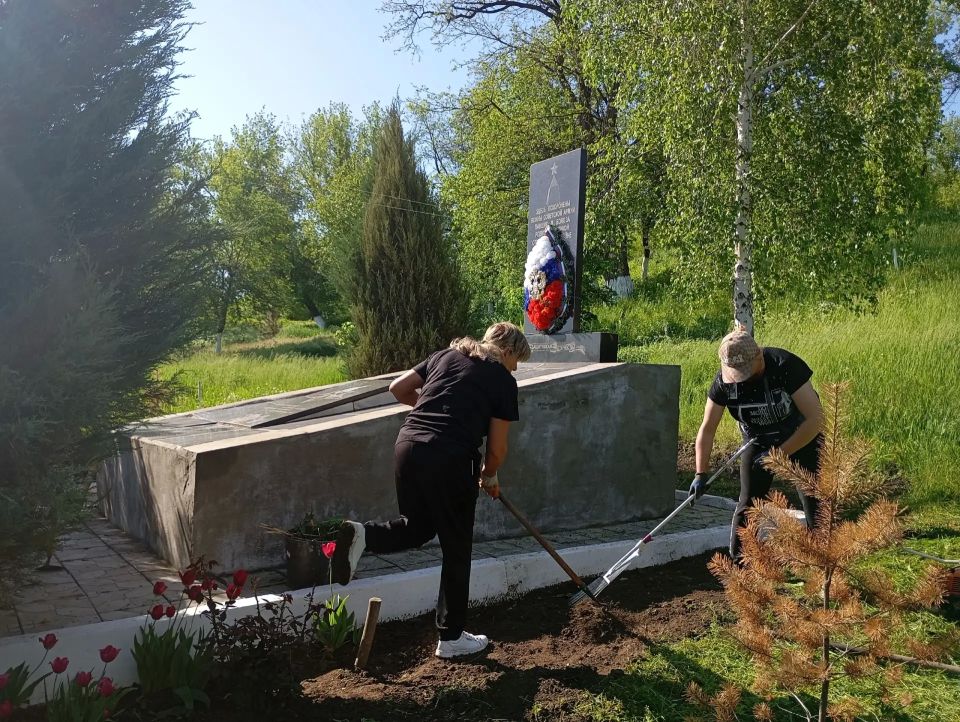 Поселок Городище становится краше благодаря субботникам Поселок Городище становится краше благодаря субботникам