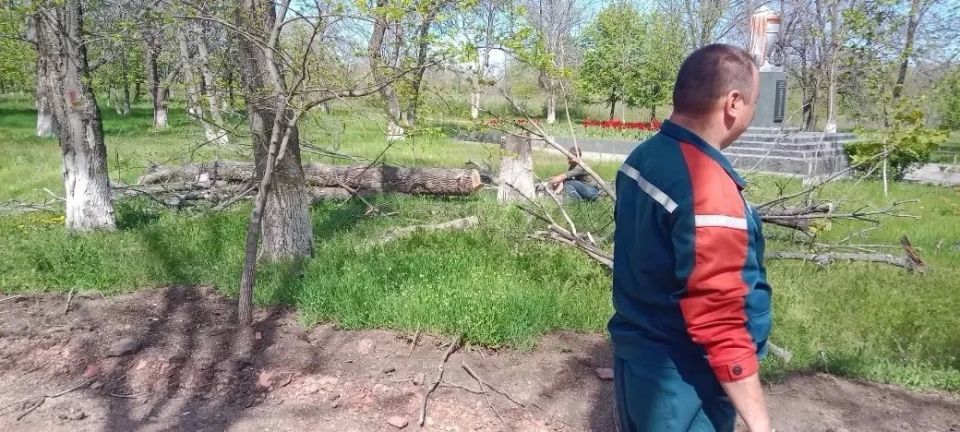 В Краснодоне продолжаются работы по благоустройству второго этапа реконструкции парка имени «Молодой гвардии» В Краснодоне продолжаются работы по благоустройству второго этапа реконструкции парка имени «Молодой гвардии»