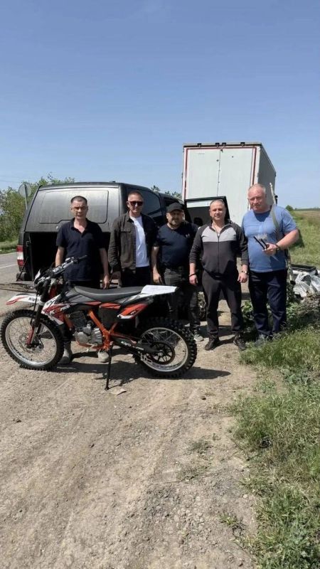 Благодаря поддержке агрохолдинга «Чистополье» и лично председателя совета директоров Альберта Хуснуллина в Лисичанск доставлен большой объём детского питания и средств гигиены для детей и взрослых Благодаря поддержке агрохолдинга «Чистополье» и лично председателя совета директоров Альберта Хуснуллина в Лисичанск доставлен большой объём детского питания и средств гигиены для детей и взрослых