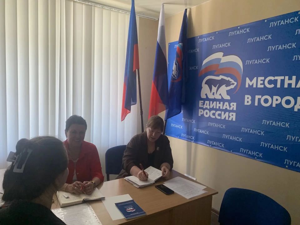 Депутаты Совета Луганска провели тематический прием граждан Депутаты Совета Луганска провели тематический прием граждан