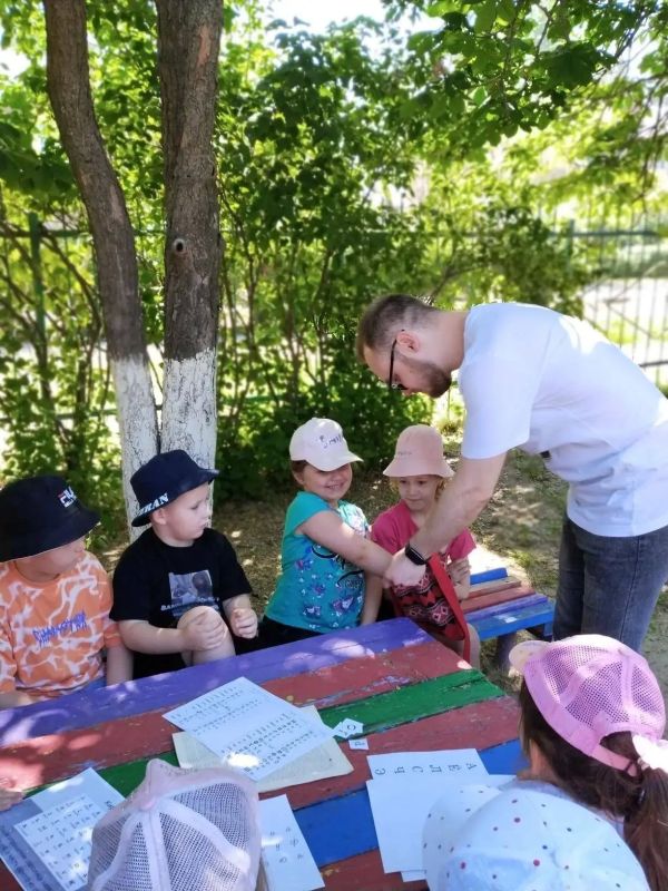 Сотрудники Лутугинского районного дома культуры провели мероприятие в детском саду «Ласточка»