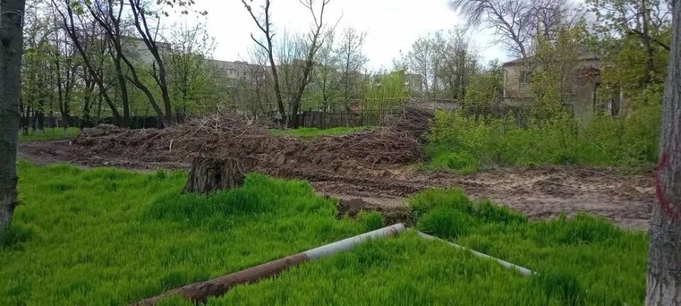 В Краснодоне продолжаются работы по благоустройству второго этапа реконструкции парка имени «Молодой гвардии» В Краснодоне продолжаются работы по благоустройству второго этапа реконструкции парка имени «Молодой гвардии»