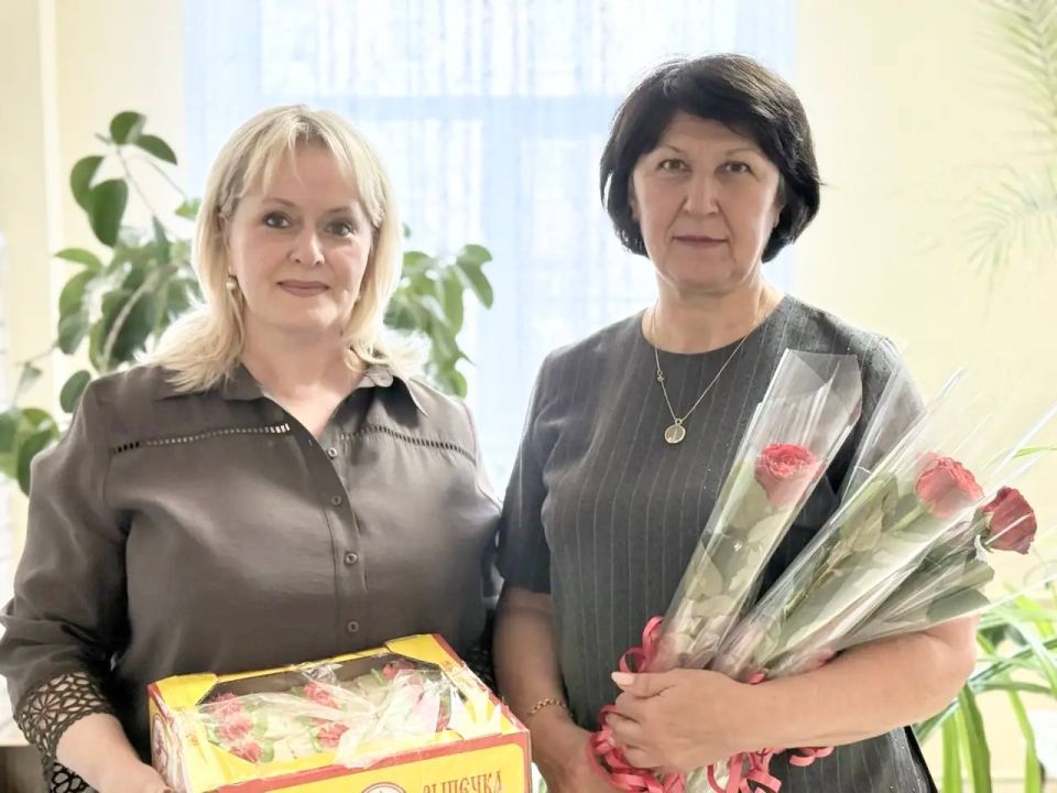 Их улыбки возвращают надежду, их руки снимают боль, их слова лечат и дарят уверенность в выздоровлении Их улыбки возвращают надежду, их руки снимают боль, их слова лечат и дарят уверенность в выздоровлении