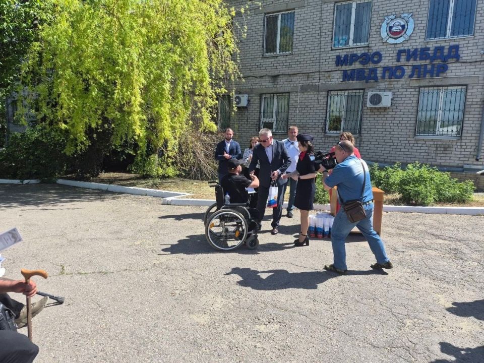 Свобода движения: ветераны СВО в ЛНР получили водительские права! Свобода движения: ветераны СВО в ЛНР получили водительские права!