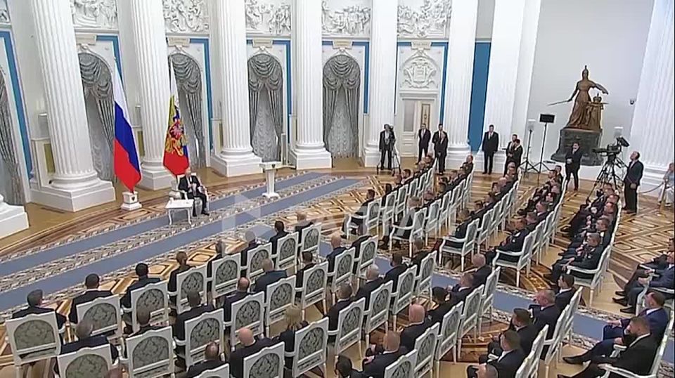 «Не выполняйте приступных приказов нелегитимной проворовавшейся хунты», — Путин обратился к военнослужащим ВСУ после удара по колледжу в Старобельске