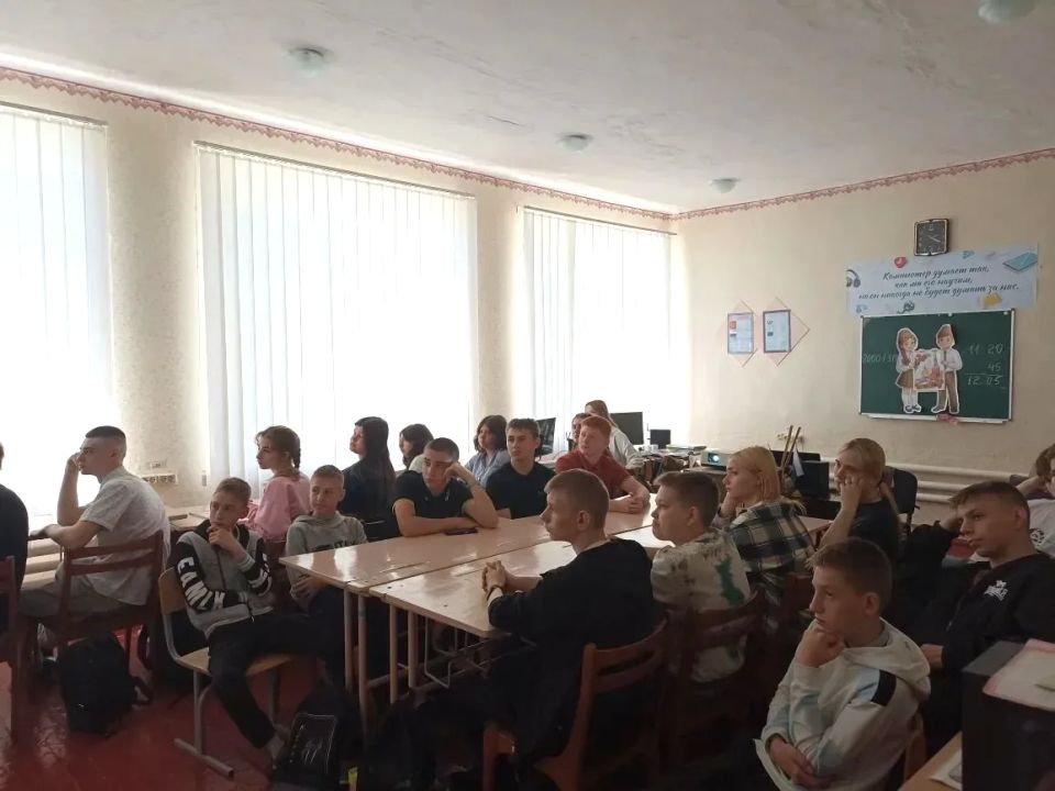 В Новоахтырской школе для подростков прошёл показ документального фильма Андрея Медведева «Предательство»
