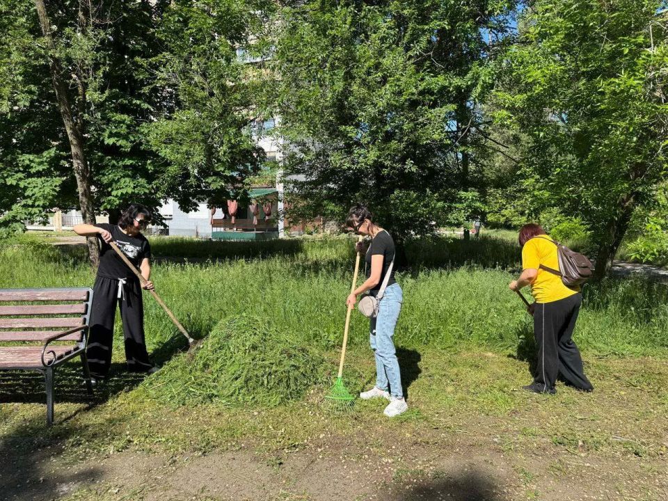 В округе продолжаются работы по благоустройству территории В округе продолжаются работы по благоустройству территории