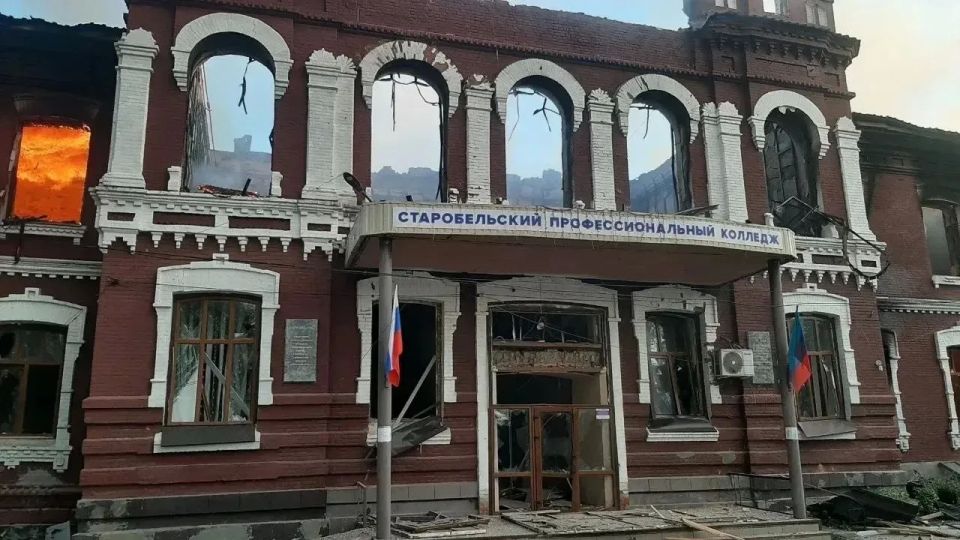 Сегодня в Старобельском районе ЛНР в результате атаки БПЛА повреждены учебный корпус и общежитие Старобельского колледжа, есть раненые