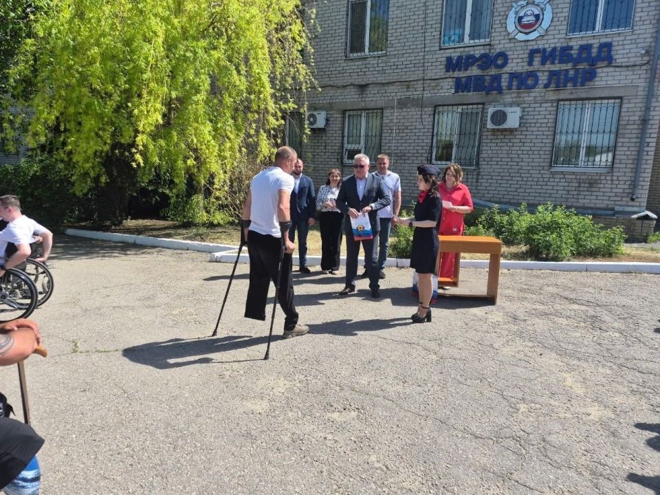Свобода движения: ветераны СВО в ЛНР получили водительские права! Свобода движения: ветераны СВО в ЛНР получили водительские права!