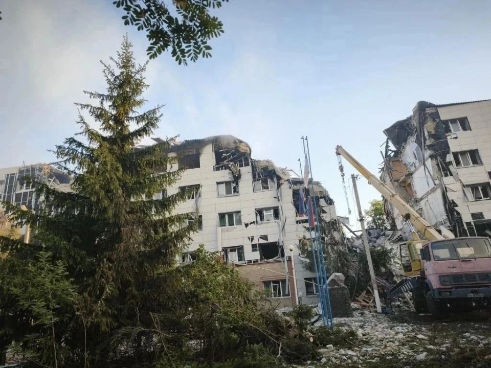 Андрей Губарев: Ночь в Старобельске стала испытанием для всего города: беспилотные аппараты нанесли удары по мирным объектам, в том числе по общежитию, где находились дети Андрей Губарев: Ночь в Старобельске стала испытанием для всего города: беспилотные аппараты нанесли удары по мирным объектам, в том числе по общежитию, где находились дети