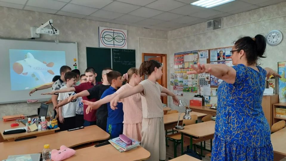 НАРОДНЫМ ИГРАМ ЖИТЬ И КРЕПНУТЬ НАРОДНЫМ ИГРАМ ЖИТЬ И КРЕПНУТЬ