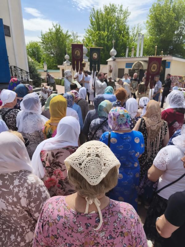 В большой праздник Вознесения Господня мастера народного клуба «Левша» Луганского центра народного творчества под руководством заведующей отделом декоративно-прикладного и изобразительного искусства ЛЦНТ Галины Забудько... В большой праздник Вознесения Господня мастера народного клуба «Левша» Луганского центра народного творчества под руководством заведующей отделом декоративно-прикладного и изобразительного искусства ЛЦНТ Галины Забудько...