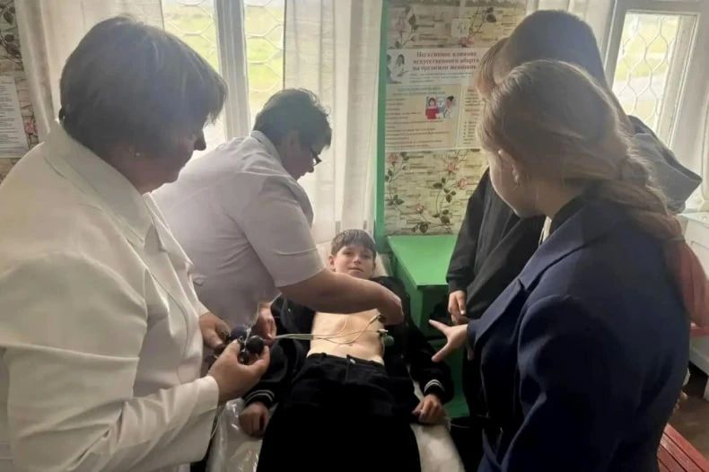 Будущее медицины начинается здесь: специалисты Свердловской ЦГМБ познакомили школьников с профессией врача