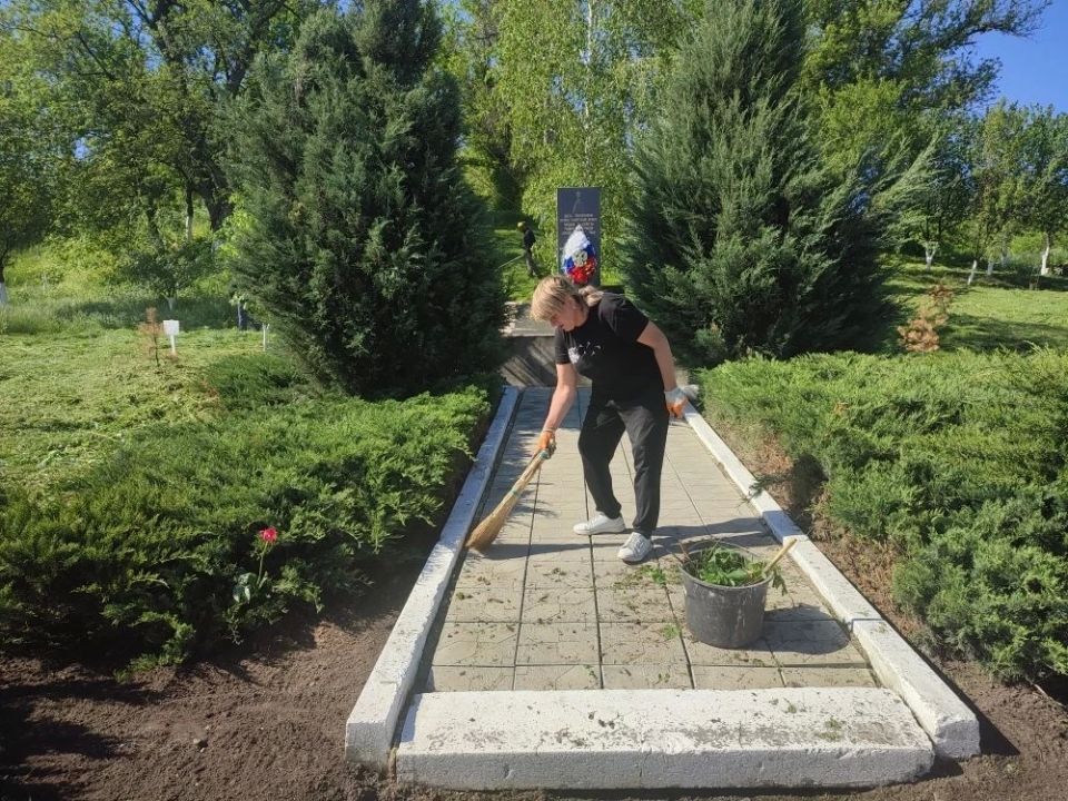 Поселок Городище становится краше благодаря субботникам Поселок Городище становится краше благодаря субботникам