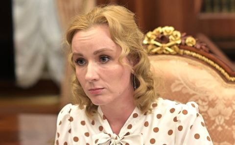 Мария Львова-Белова: Находимся на связи с ЛНР.. По данным на 11:00 субботы, из 16 госпитализированных детей в больницах остаётся двое, состояние здоровья средней тяжести. Остальных на амбулаторное лечение забрали родители