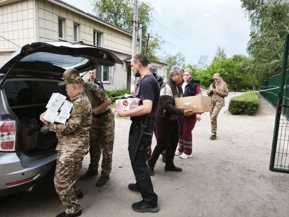 Казаки Луганщины оказывают всестороннюю помощь пострадавшим и их близким в Старобельске Казаки Луганщины оказывают всестороннюю помощь пострадавшим и их близким в Старобельске