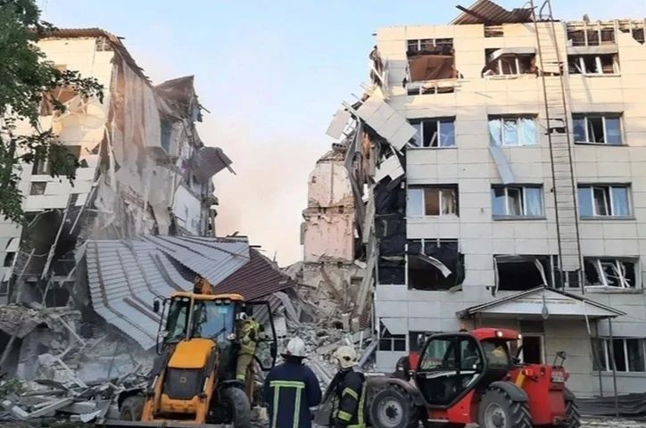 Число погибших при обрушении общежития в Старобельске выросло до 18 человек