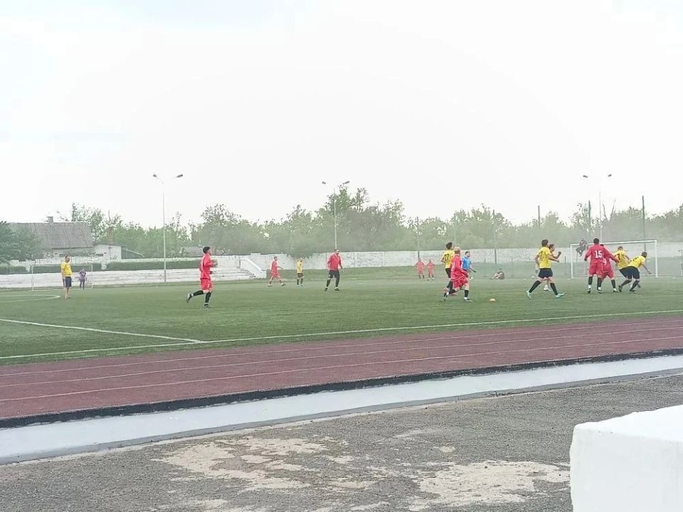 В Перевальске состоялся 2-й тур Вечерней лиги по футболу В Перевальске состоялся 2-й тур Вечерней лиги по футболу