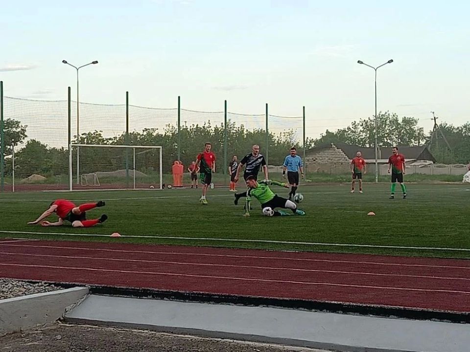 В Перевальске состоялся 2-й тур Вечерней лиги по футболу В Перевальске состоялся 2-й тур Вечерней лиги по футболу