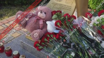 В Луганске почтили память студентов Старобельского педколледжа, погибших после удара ВСУ
