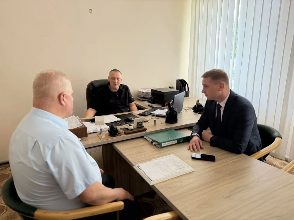 Константин Бутримов: Точность в каждом измерении, поддержка в каждом вопросе: Алексей Белецкий встретился с коллективом Луганского ЦСМ Константин Бутримов: Точность в каждом измерении, поддержка в каждом вопросе: Алексей Белецкий встретился с коллективом Луганского ЦСМ
