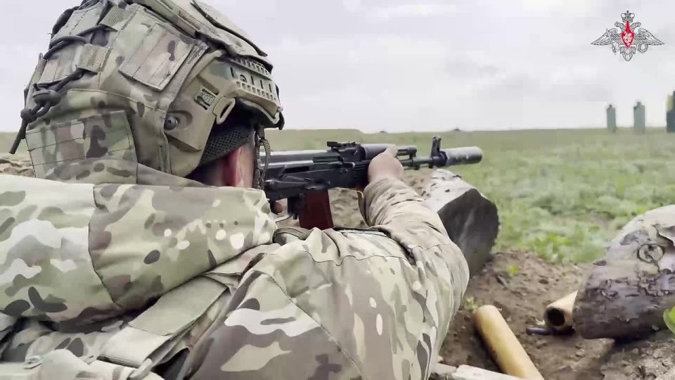 На одном из полигонов группировки войск «Днепр» продолжается ежедневная боевая подготовка