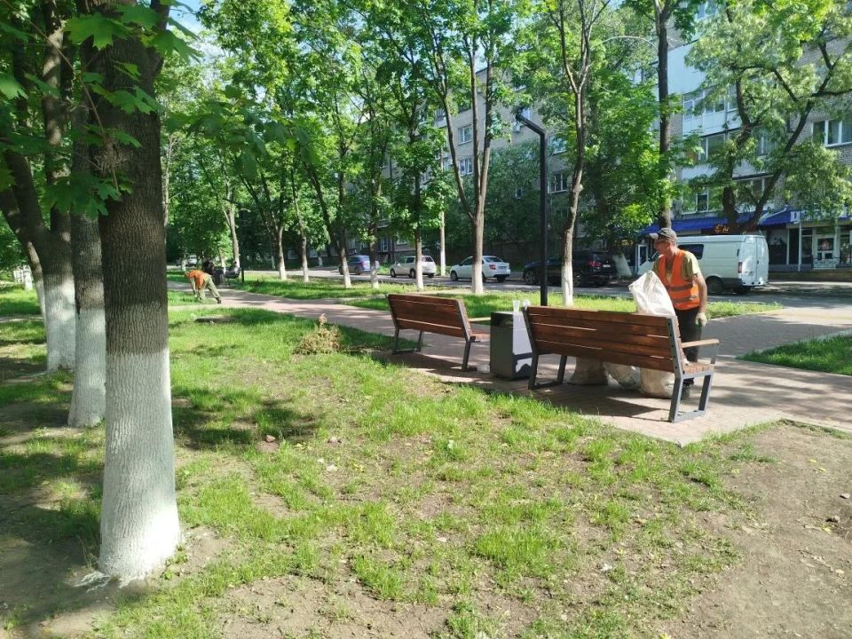 Андрей Рубанцов: МУП "ЖЭК" города Ровеньки продолжает обеспечивать чистоту общественных территорий городского округа Андрей Рубанцов: МУП "ЖЭК" города Ровеньки продолжает обеспечивать чистоту общественных территорий городского округа